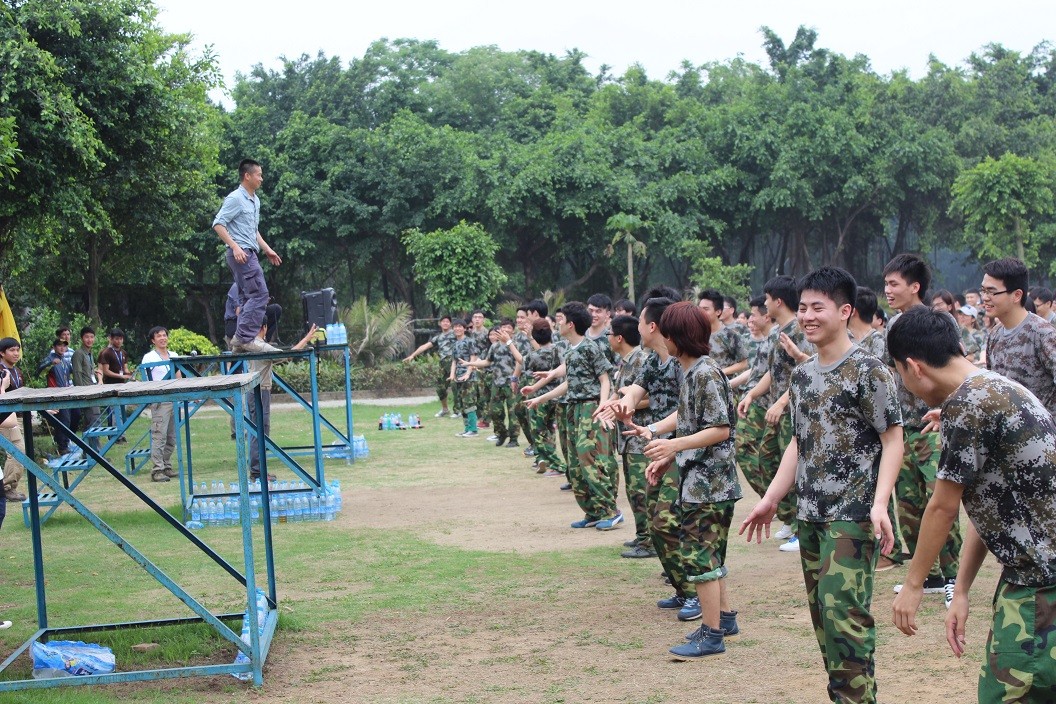 唯品會素質(zhì)拓展團(tuán)建活動(dòng)