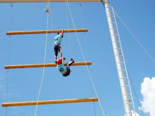 廣州拓展項(xiàng)目-巨人梯