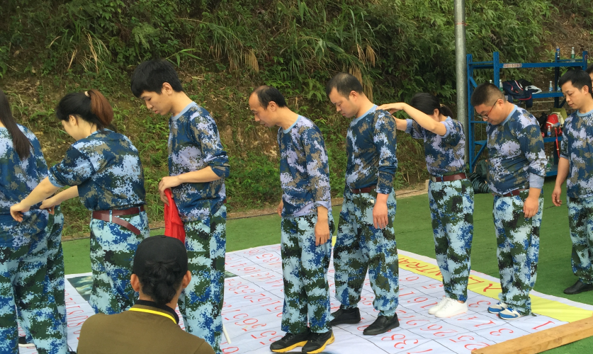 廣州拓展游戲-盲人闖雷陣