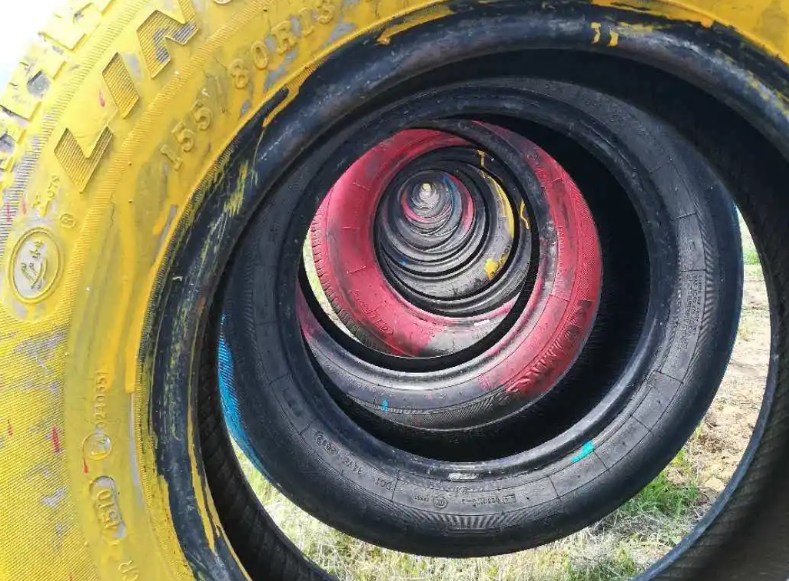 廣州團(tuán)建游戲-踩輪胎