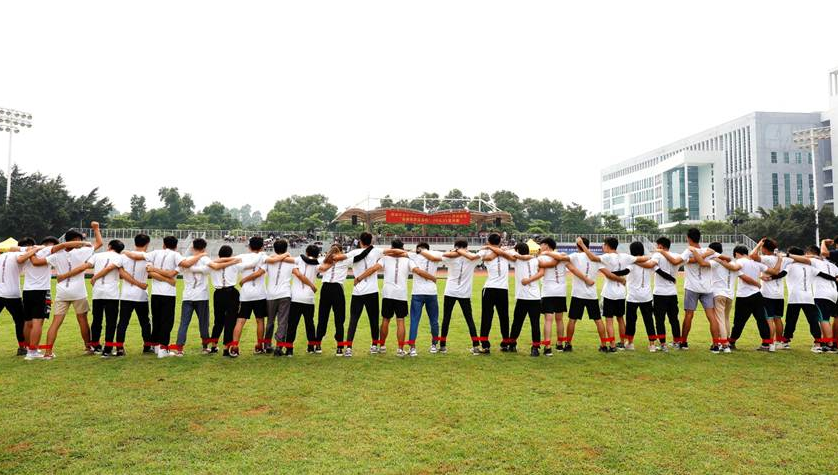 廣州團(tuán)建游戲-系在一起