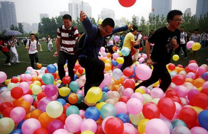 廣州團(tuán)建游戲-氣球大賽