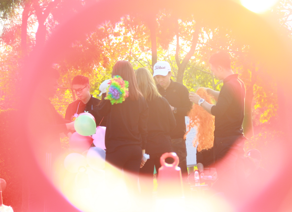 廣州團(tuán)建游戲-超級(jí)大頭貼